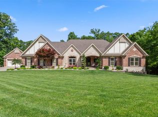 707 Crown Pointe Farms Dr, Defiance, MO 63341