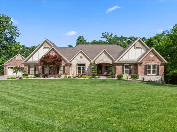 707 Crown Pointe Farms Dr, Defiance, MO 63341