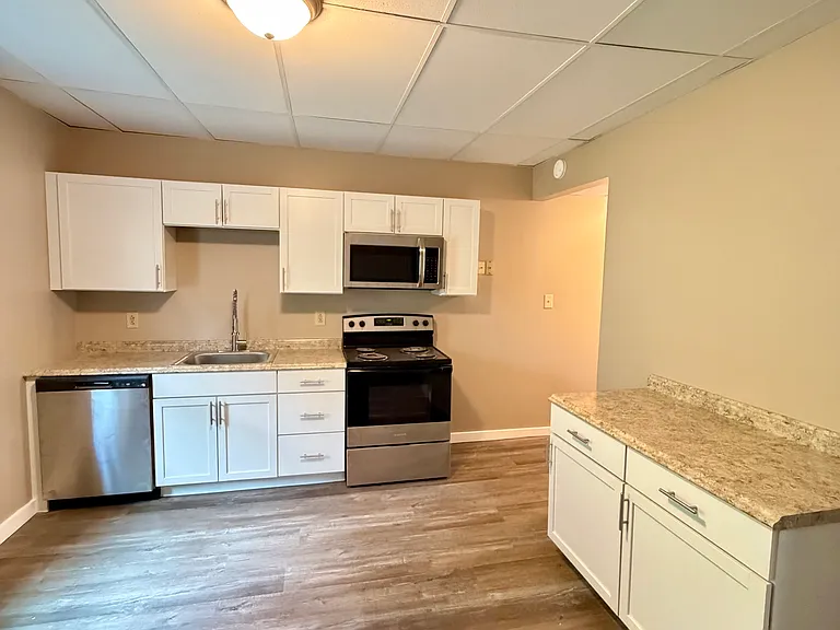 418 Center Ave — Photo 5