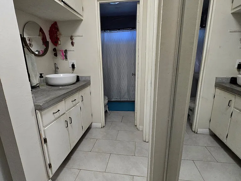 4350 Clairemont Dr — Photo 3