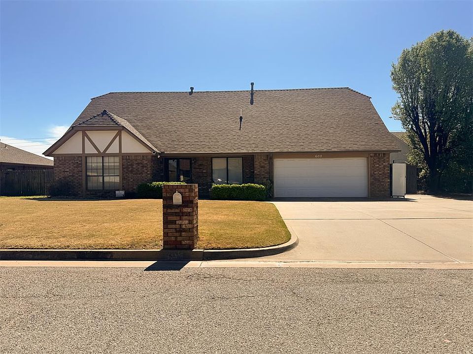 1st image of 608 SW 104th Pl