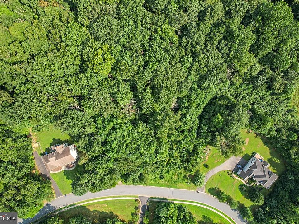 2nd image of 39 Wood Chip Rd
