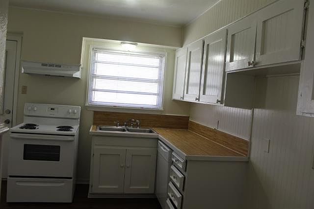 2nd image of 3414 Briscoe St