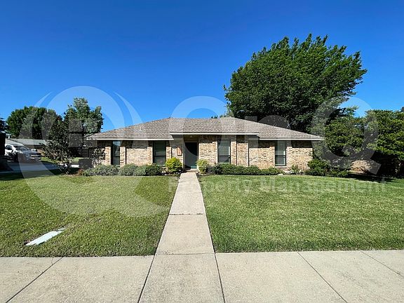 2nd image of 225 Pinyon Ln