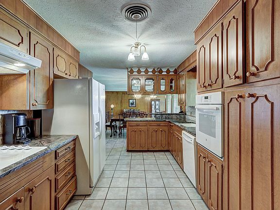 4th image of 3911 Sierra Dr