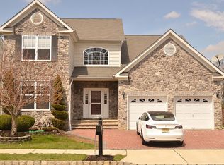 54 Bay Hill Blvd, Monroe Township, NJ 08831