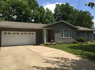 184 S Colonial Dr, Cortland, OH