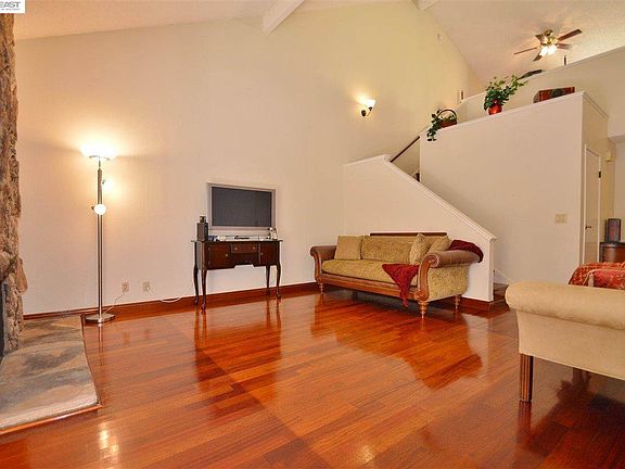 5th image of 8783 Mountain Blvd #7