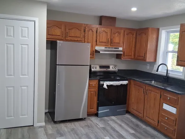 19 Newton Rd, Plaistow, NH 03865