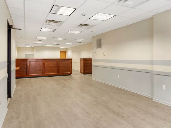 910 Summit Avenue image 6 of 15