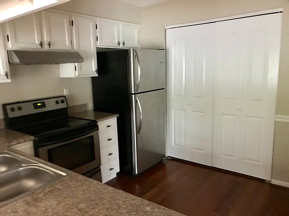 4th image of 2570 Cove Point Pl