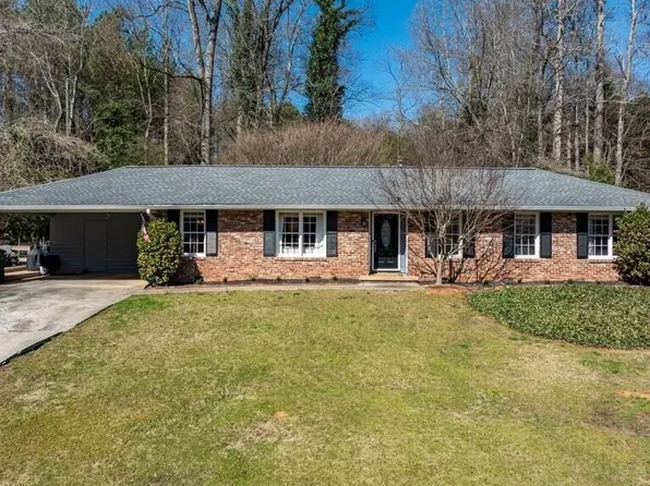 710 E Powderhorn Rd, Sandy Springs, GA 30342