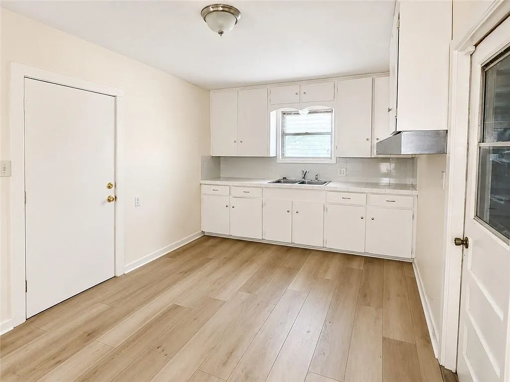 2 bed, 1.0 bath, 1145 sqft, $1,295 — Photo 3