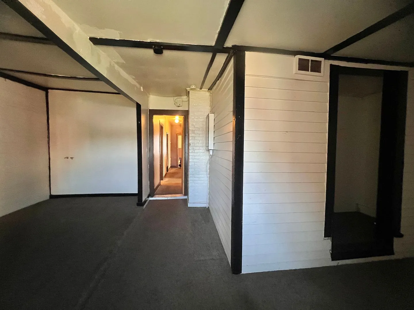 3 Bedroom Apartment For Rent — Photo 3