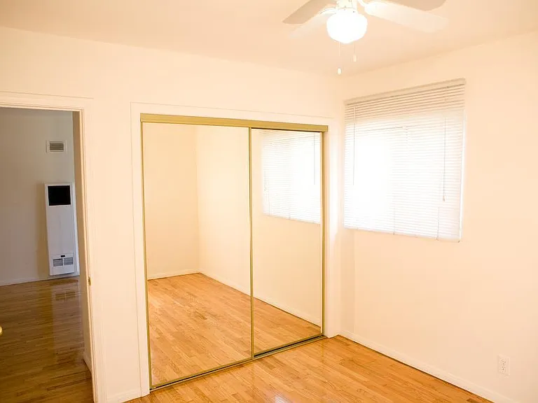 2364 Walgrove Ave #5 — Photo 7