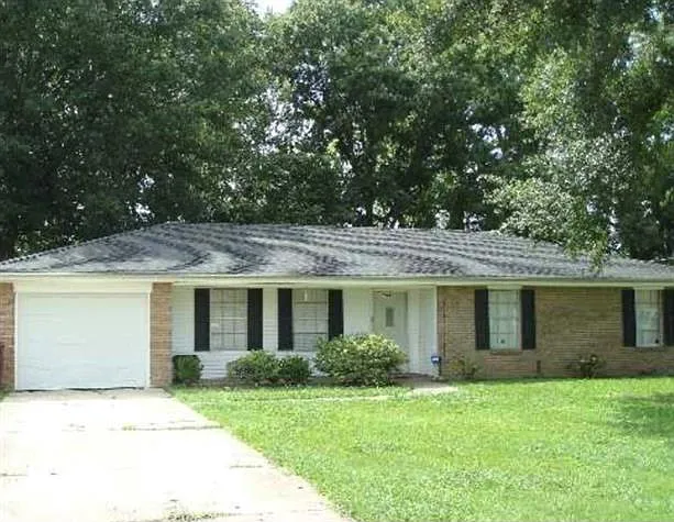 3 bed, 2.0 bath, 1800 sqft, $1,795 — Photo 4