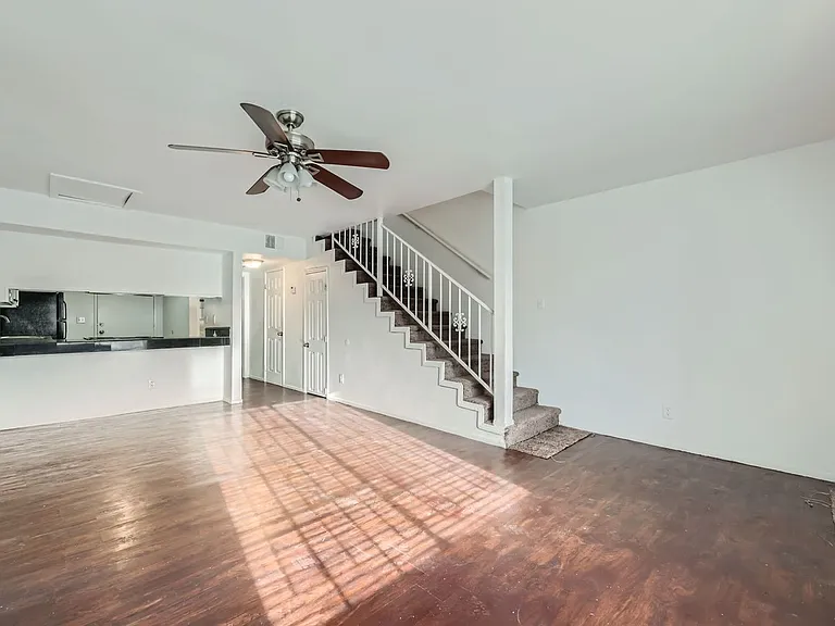 76 N 27th St #B — Photo 2
