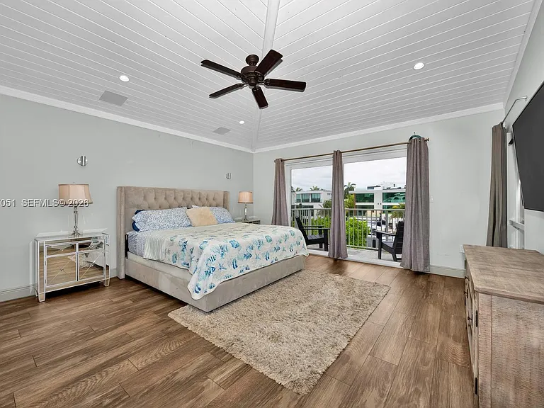 1076 NE Little River Dr — Photo 14