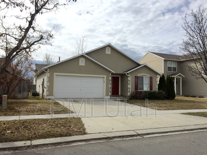 1st image of 2204 E Hawthorne St