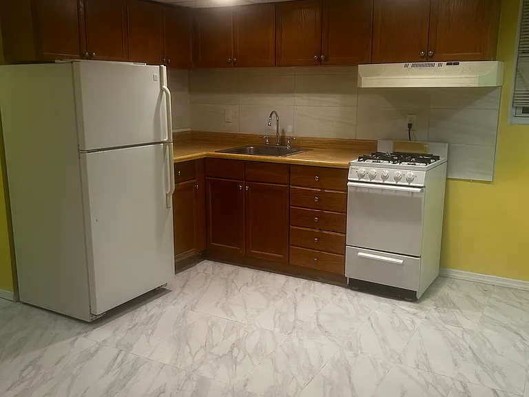186 11th St #1 — Photo 11