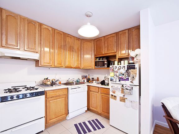 3rd image of 422 E 10th St APT 4F