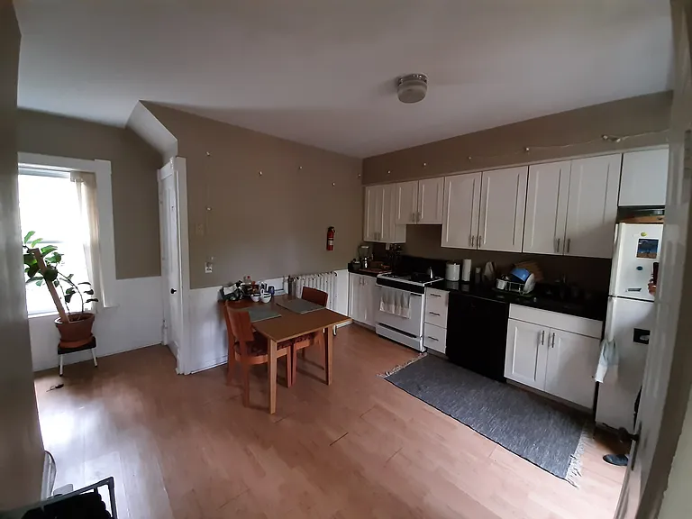 Eat-in Kitchen
