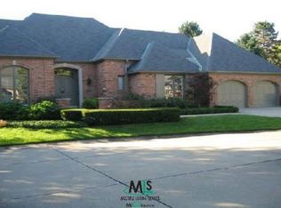 18 Windemere Pl, Grosse Pointe, MI 48236