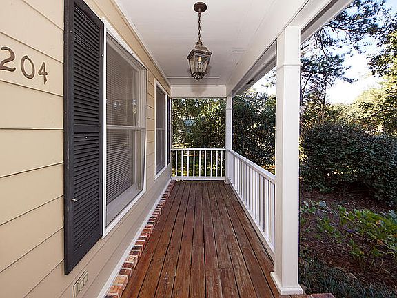 3rd image of 204 Telfair Ct