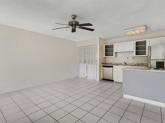 3rd image of 635 Executive Center Dr #M101