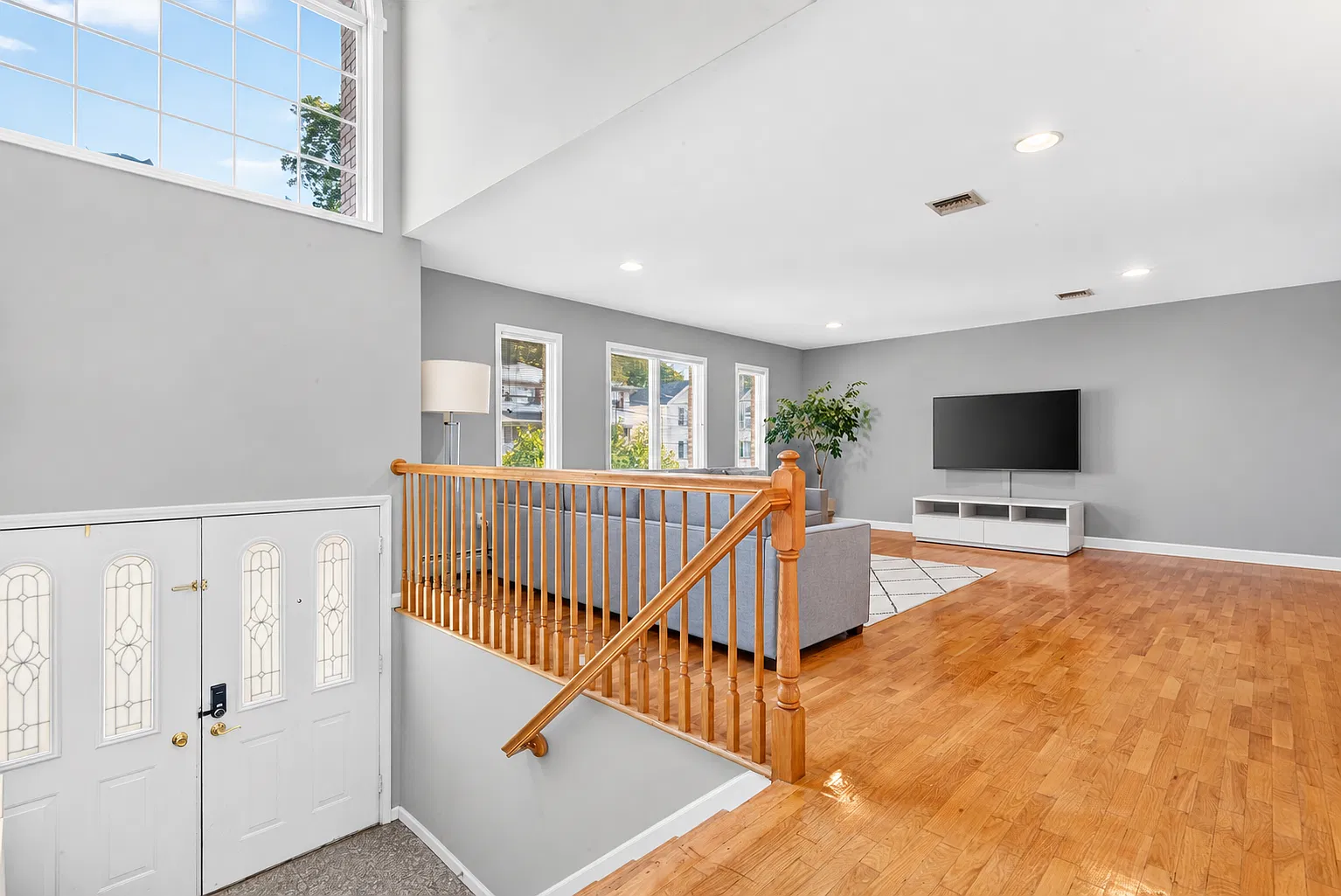 3 bed, 3.5 bath, 2672 sqft, $5,000 — Photo 4