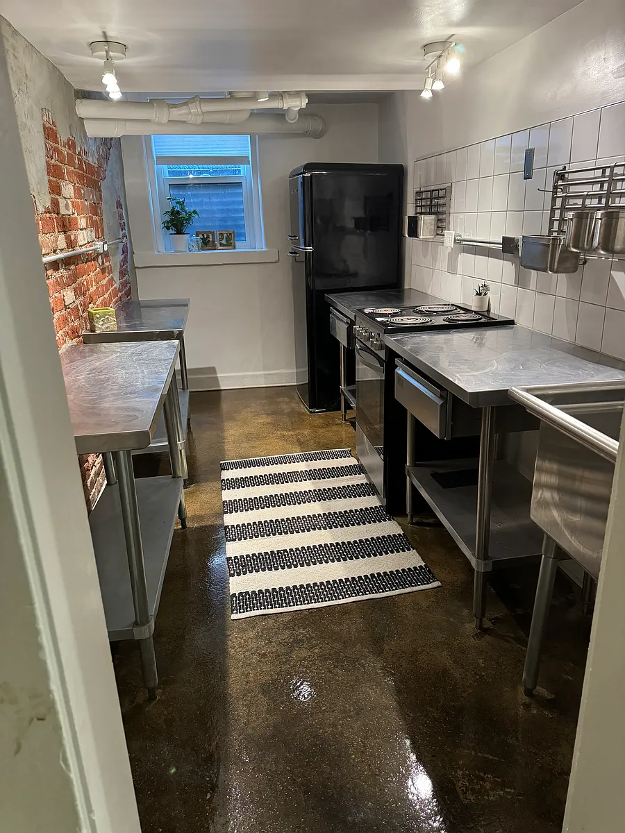 Building Photo - 1568 Vine St #3