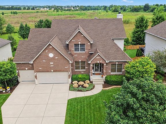 3rd image of 176 Amherst Cir