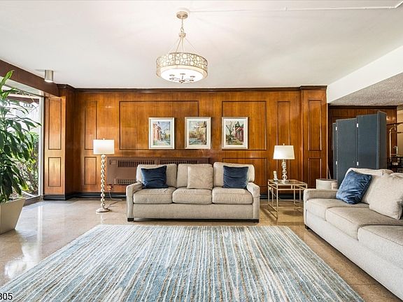 4th image of 530 Valley Road #3Z