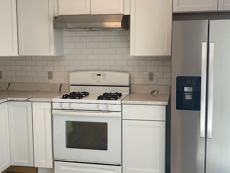 124 Richards Ln — Photo 6