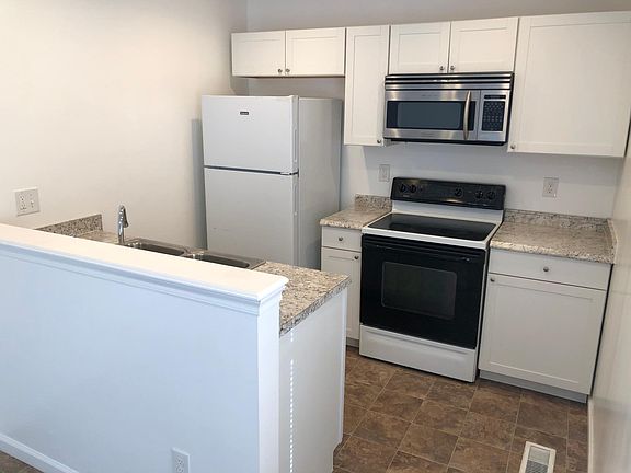 3rd image of 3313 Lupine Dr