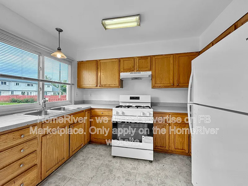 3 bed, 1.5 bath, $2,450 — Photo 3