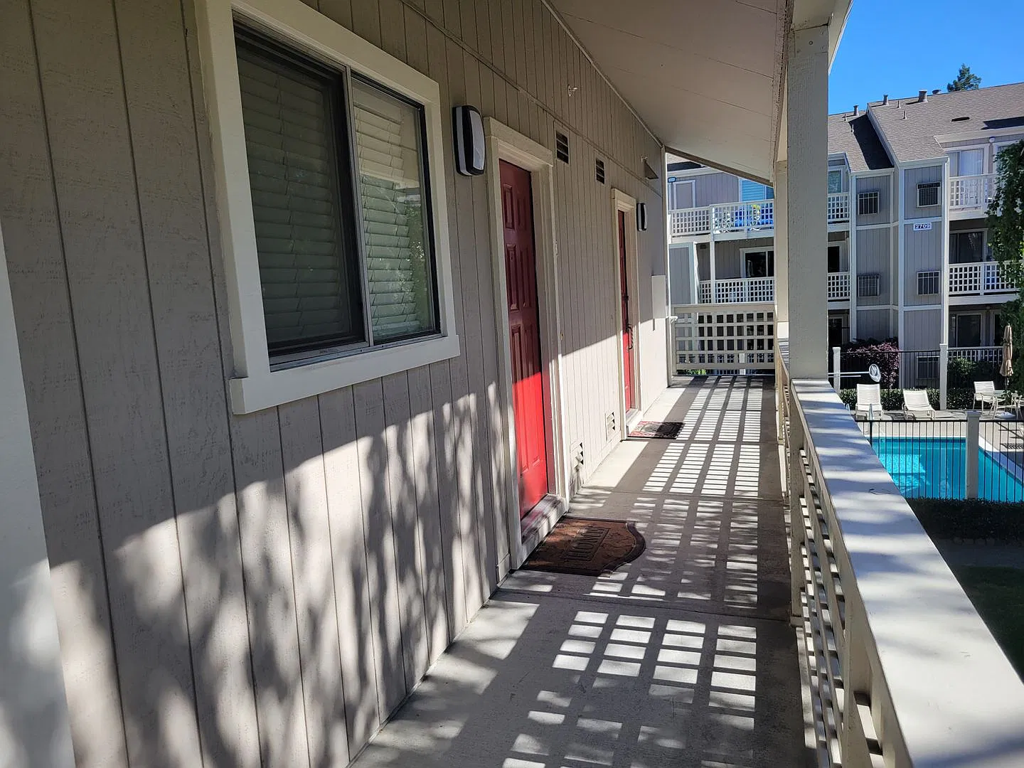 Spacious 2 Level Townhome with Great Location — Photo 2