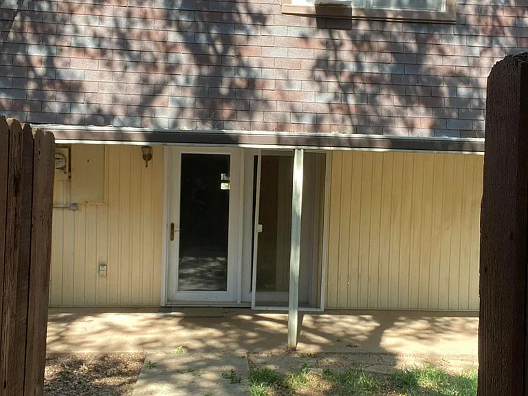 7608 Bridges Ave — Photo 15