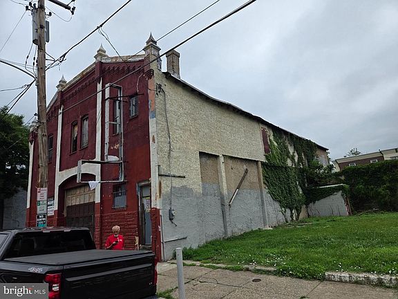 3rd image of 1621 Margaret St