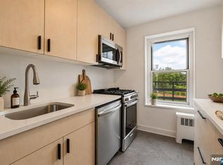 2215 N Central Rd APT 5D, Fort Lee, NJ 07024