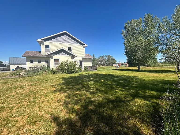 135 Emrie Ln — Photo 4