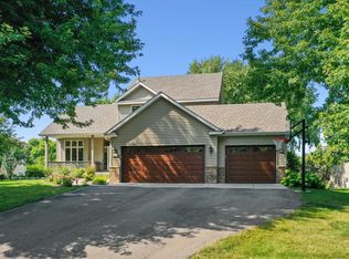 1340 Narcissus Curv, Victoria, MN 55386