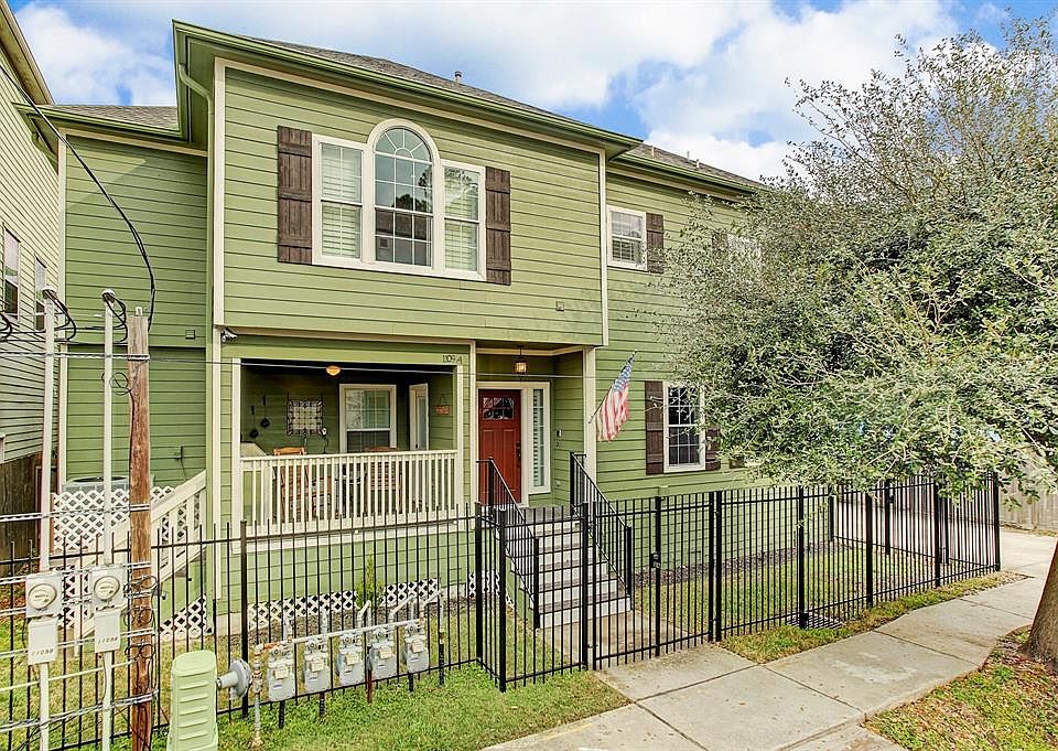 1st image of 1109 W 15th 1/2 St Unit A