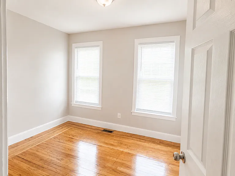 28 Frank St #1 — Photo 6