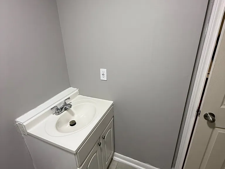363 Amherst St — Photo 18