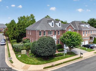 8263 Trailwood Ct, Vienna, VA 22182