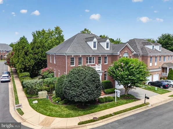 8263 Trailwood Ct, Vienna, VA 22182