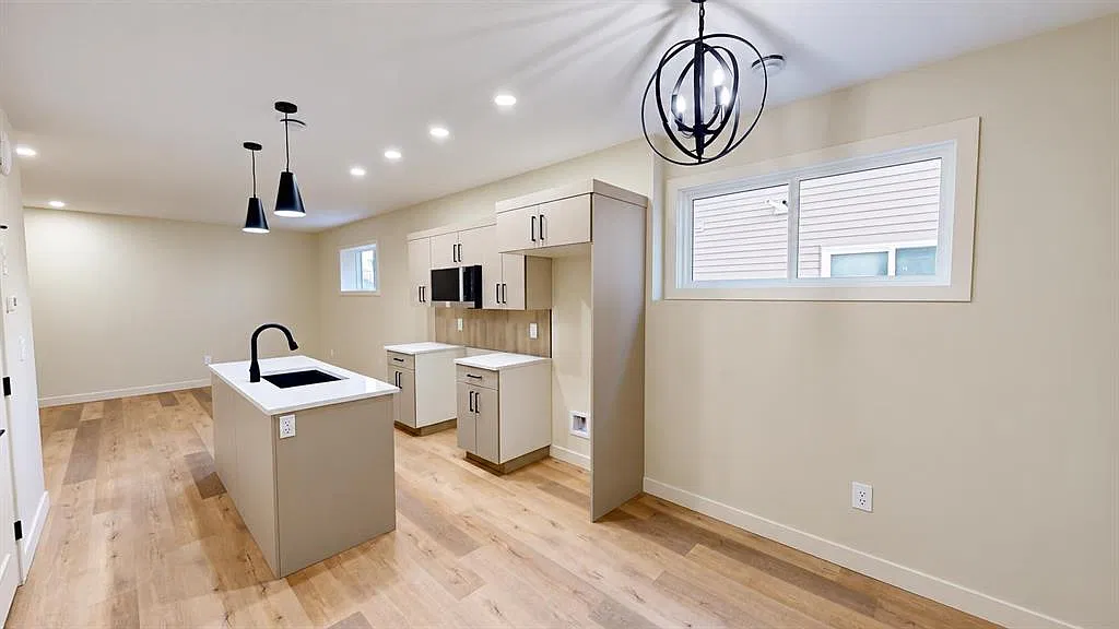 2 bed, 1.0 bath, 821 sqft, $1,800 — Photo 4