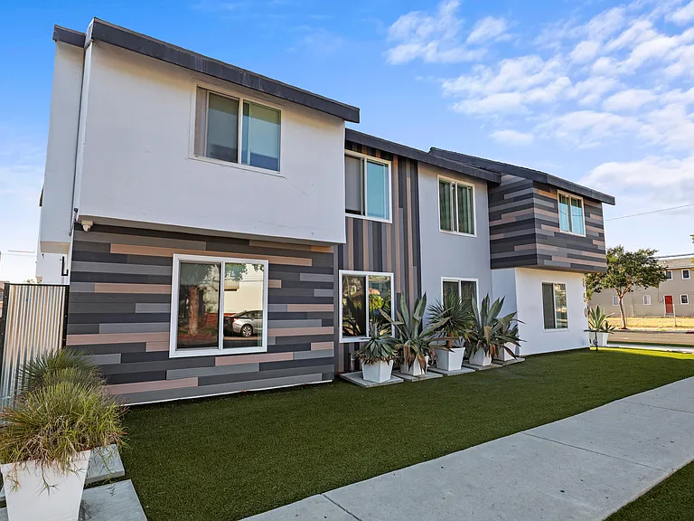 850 N Van Ness Ave #D — Photo 14