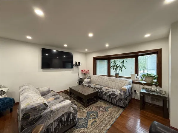 56 Gary Court image 4 of 10